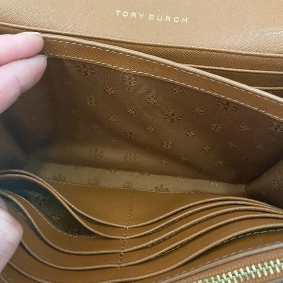 Tory Burch Saffiano Leather Robinson Chain Wallet - Picture 9 of 16